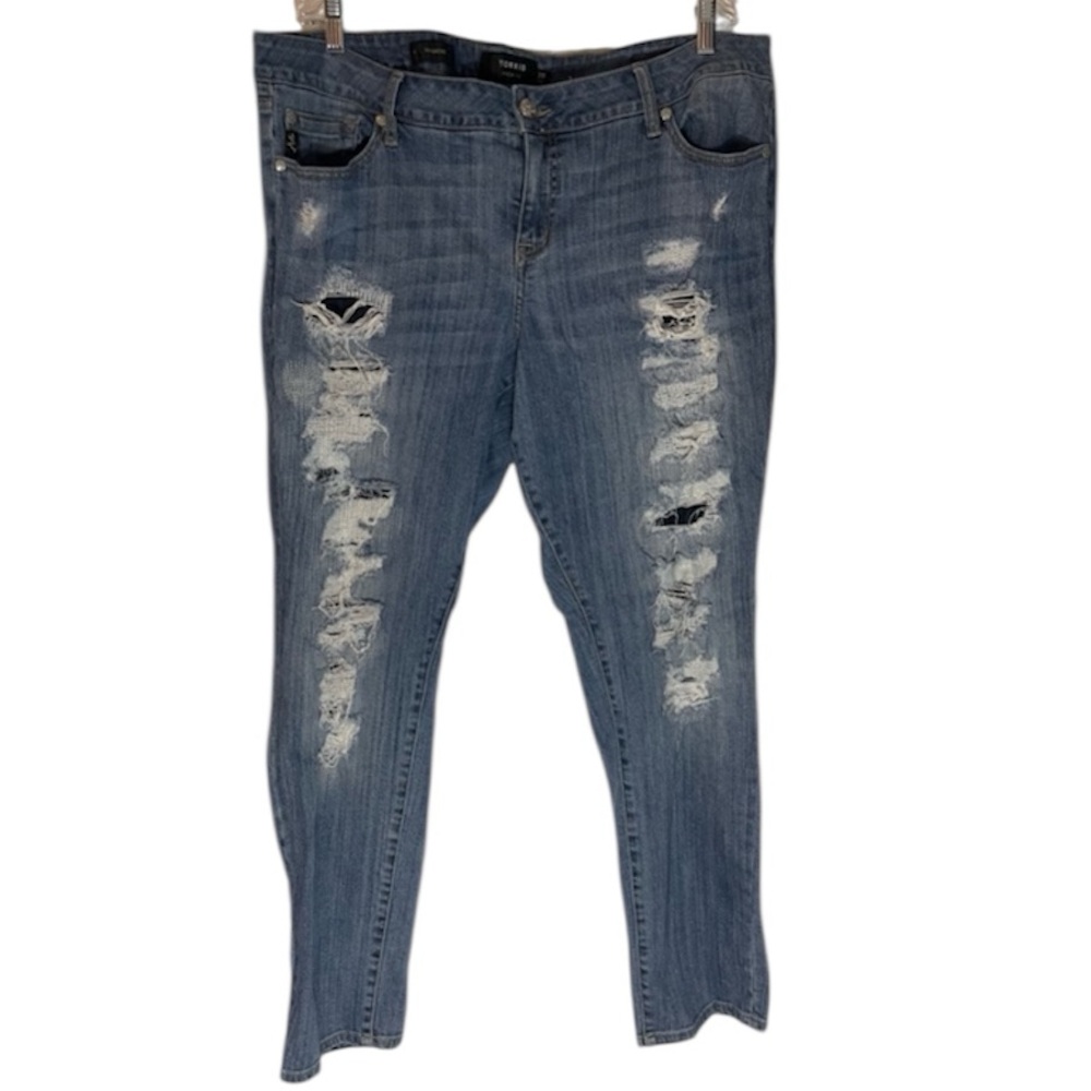 TORRID Distressed Boyfriend Blue Jeans Size 20 32” Inseam Un-cuffed